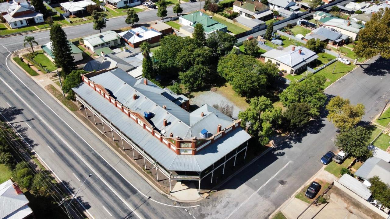 Historic Star And Station Masters House