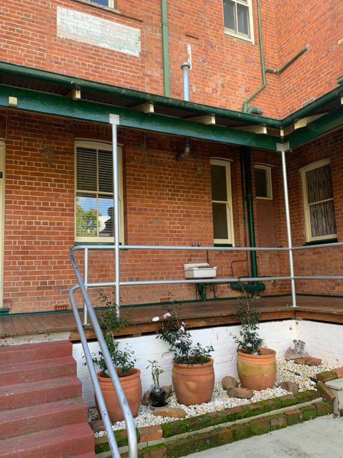 Historic Star And Station Masters House * Narrandera