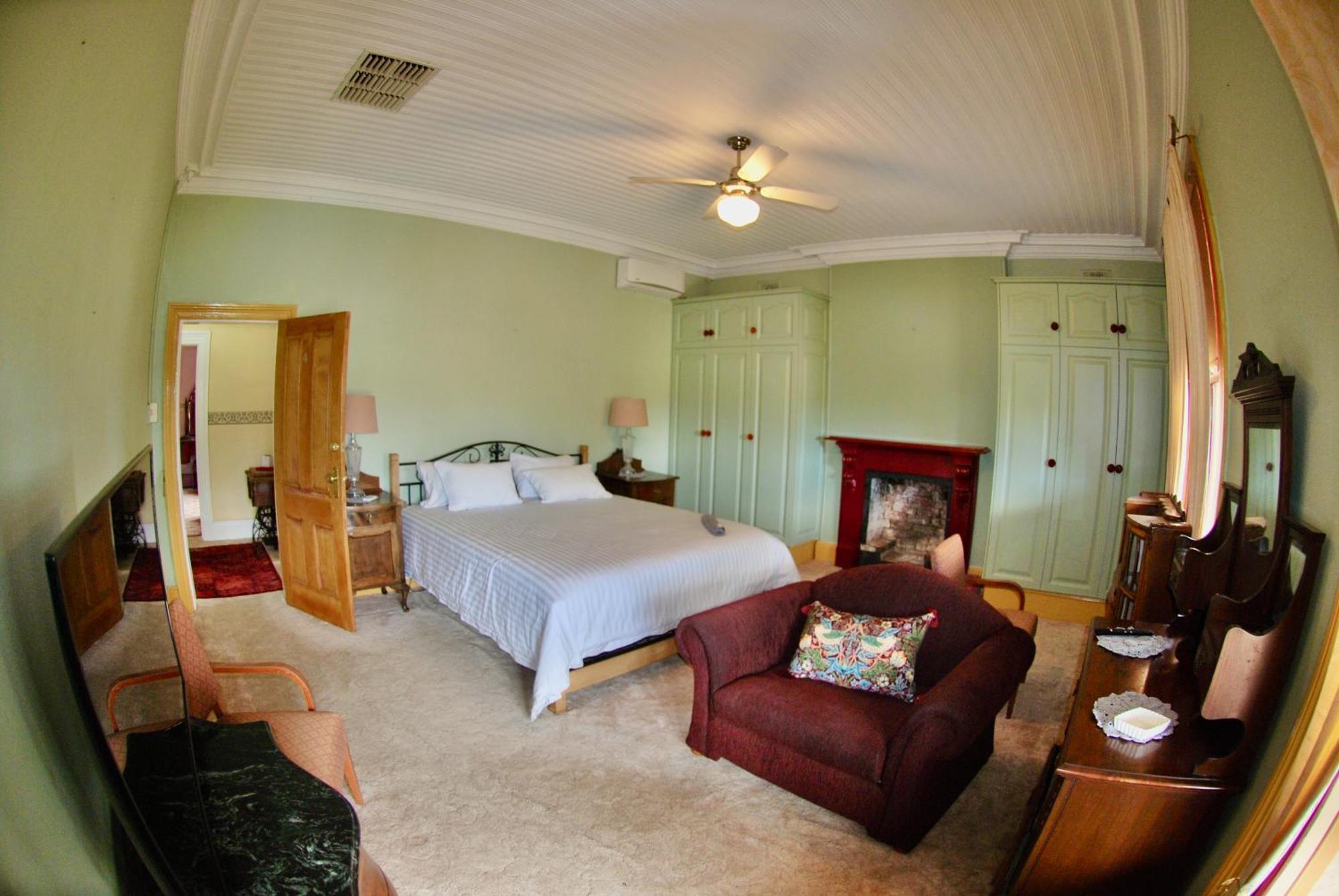 Historic Star And Station Masters House * Narrandera