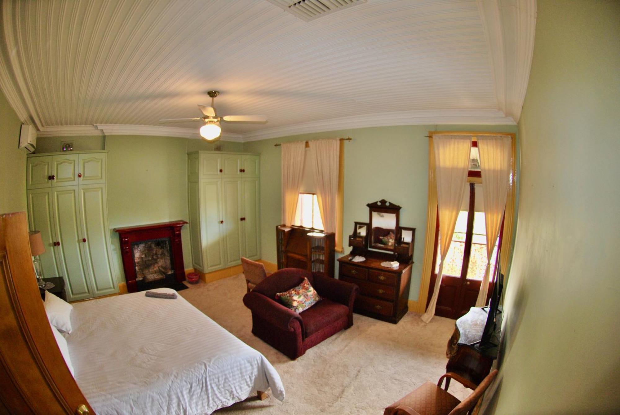 Hotel Historic Star And Station Masters House *