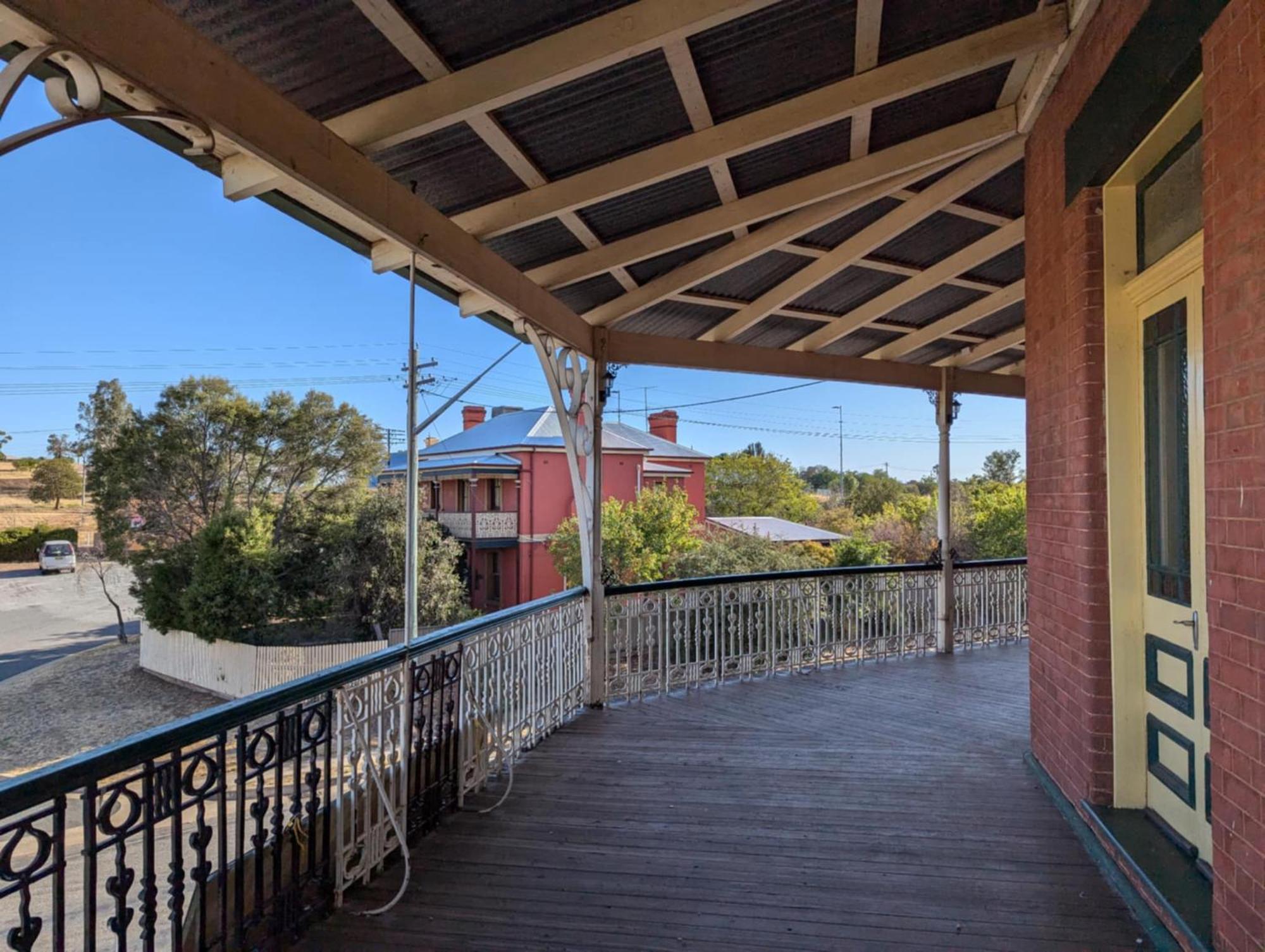 Historic Star And Station Masters House Narrandera